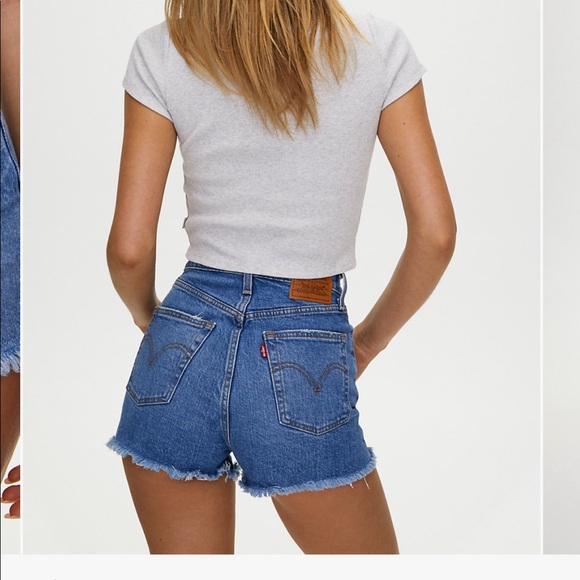 SOLD Levi’s Ribcage Shorts - Picture 2 of 6